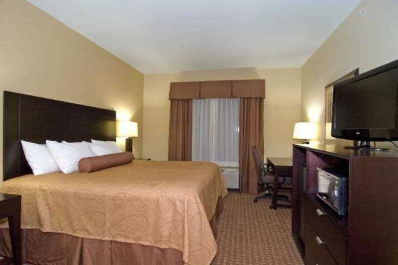 Best Western Bastrop Pines Inn Extérieur photo