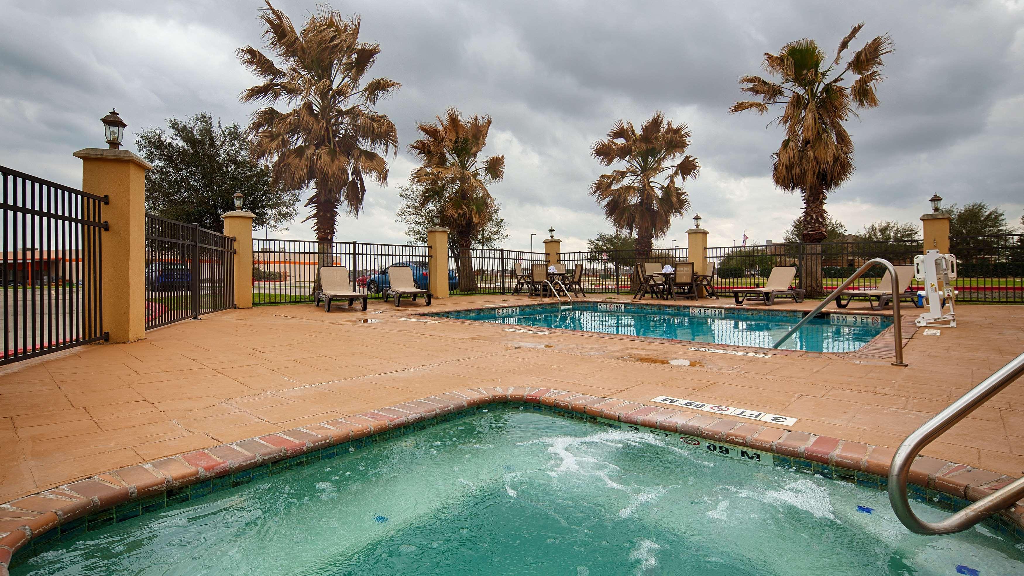 Best Western Bastrop Pines Inn Extérieur photo