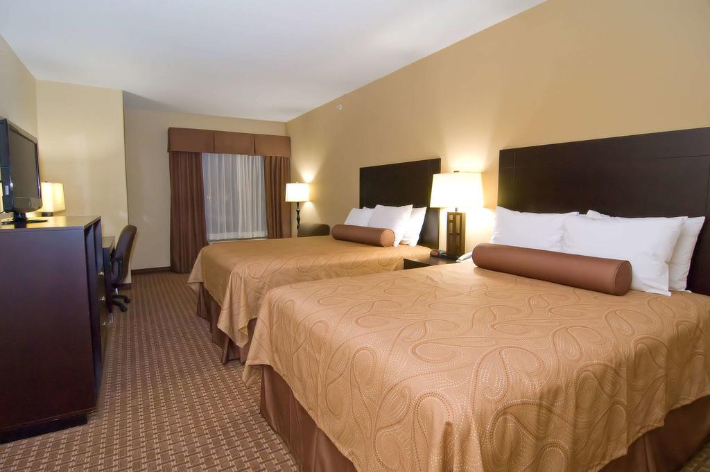 Best Western Bastrop Pines Inn Extérieur photo