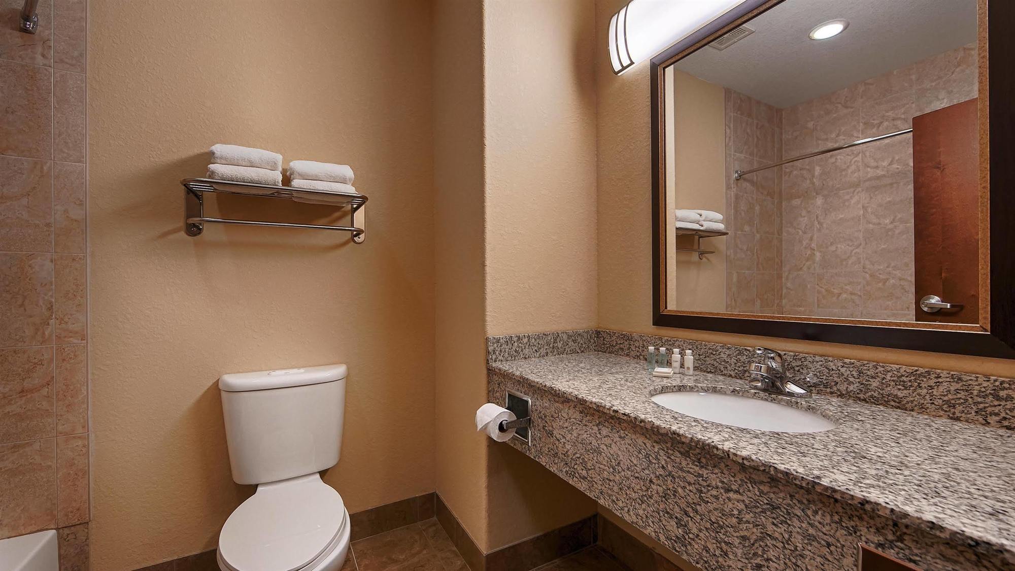 Best Western Bastrop Pines Inn Extérieur photo